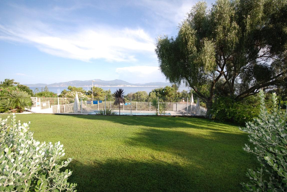 Location de vacances en appartement (avec piscine) 5 personnes à PIETROSELLA (40)