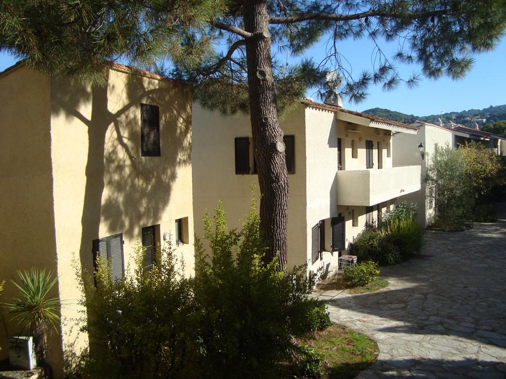 Location de vacances en appartement (avec piscine) 4 personnes à PORTICCIO (40)