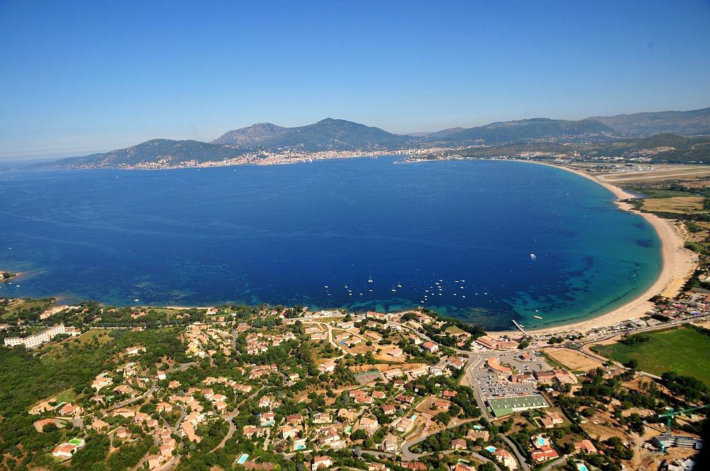 Location de vacances en appartement (avec piscine) 4 personnes à PORTICCIO (40)