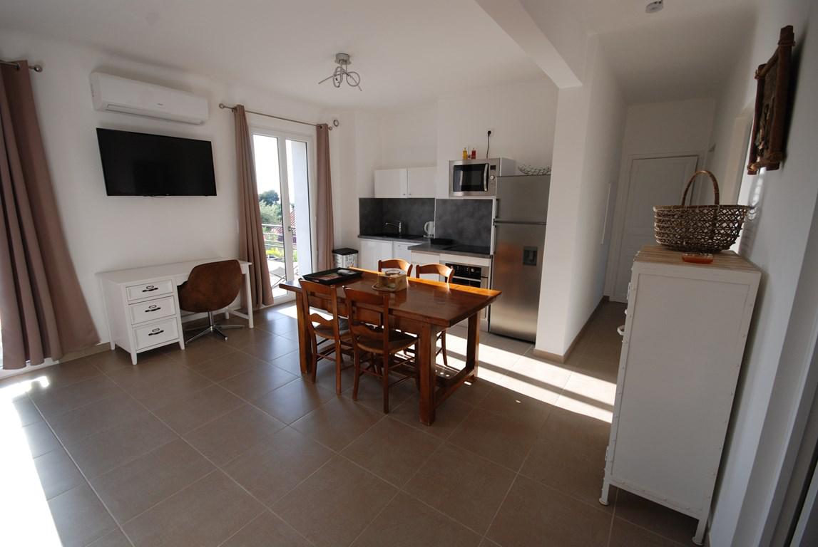 Location de vacances en appartement (avec piscine) 5 personnes à PIETROSELLA (40)