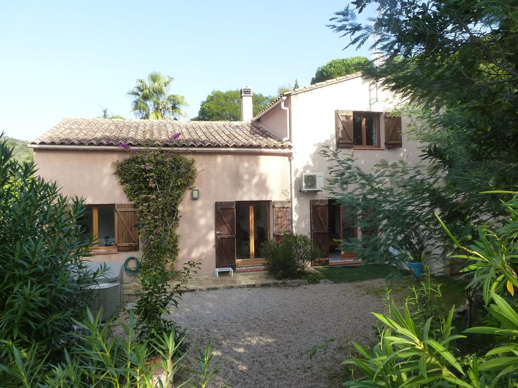 Location de vacances en maison (avec piscine) 8 personnes à PIETROSELLA (40)