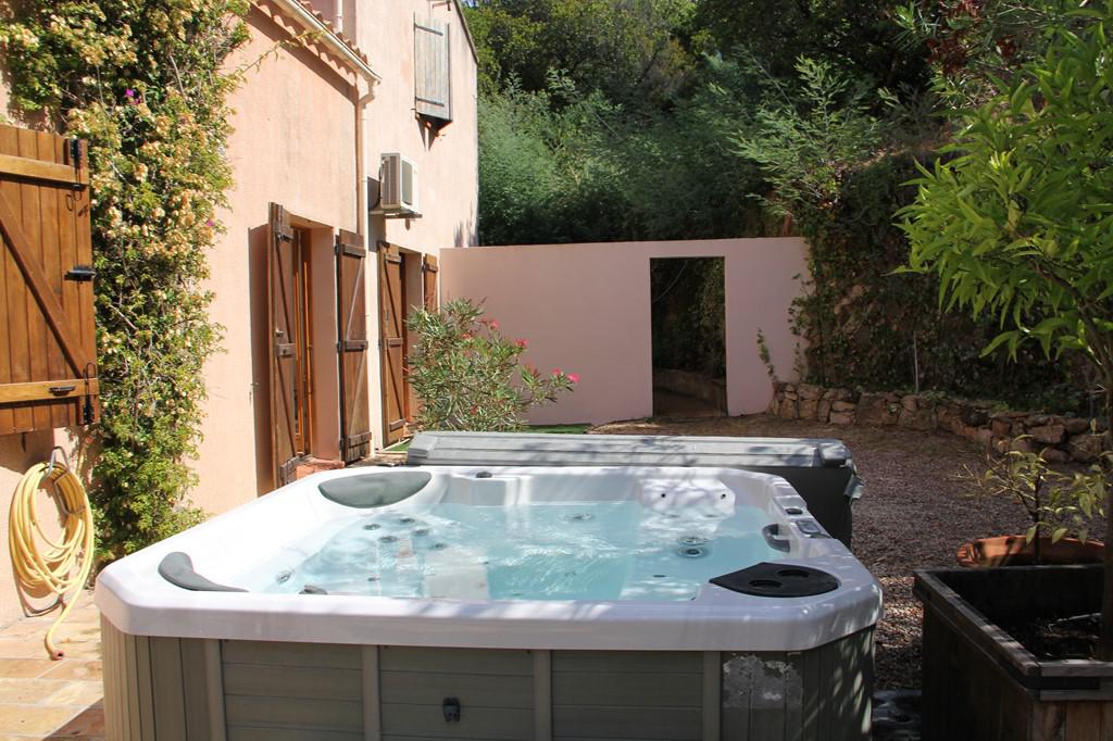 Location de vacances en maison (avec piscine) 8 personnes à PIETROSELLA (40)