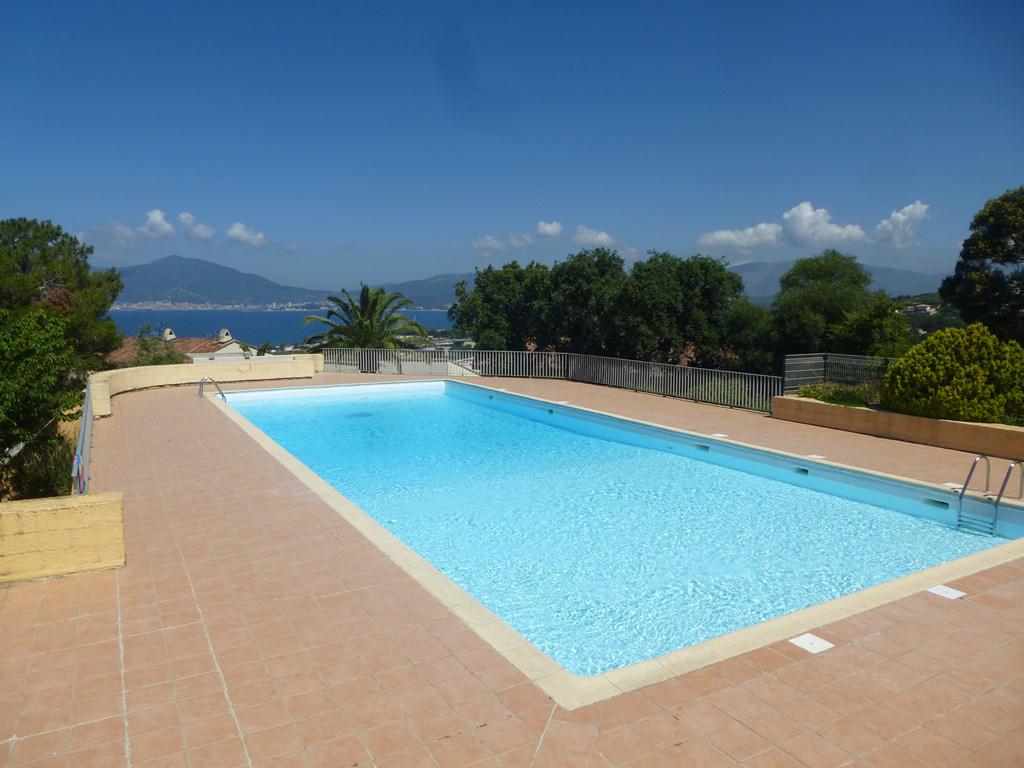 Location de vacances en appartement (avec piscine) 5 personnes à PORTICCIO (40)